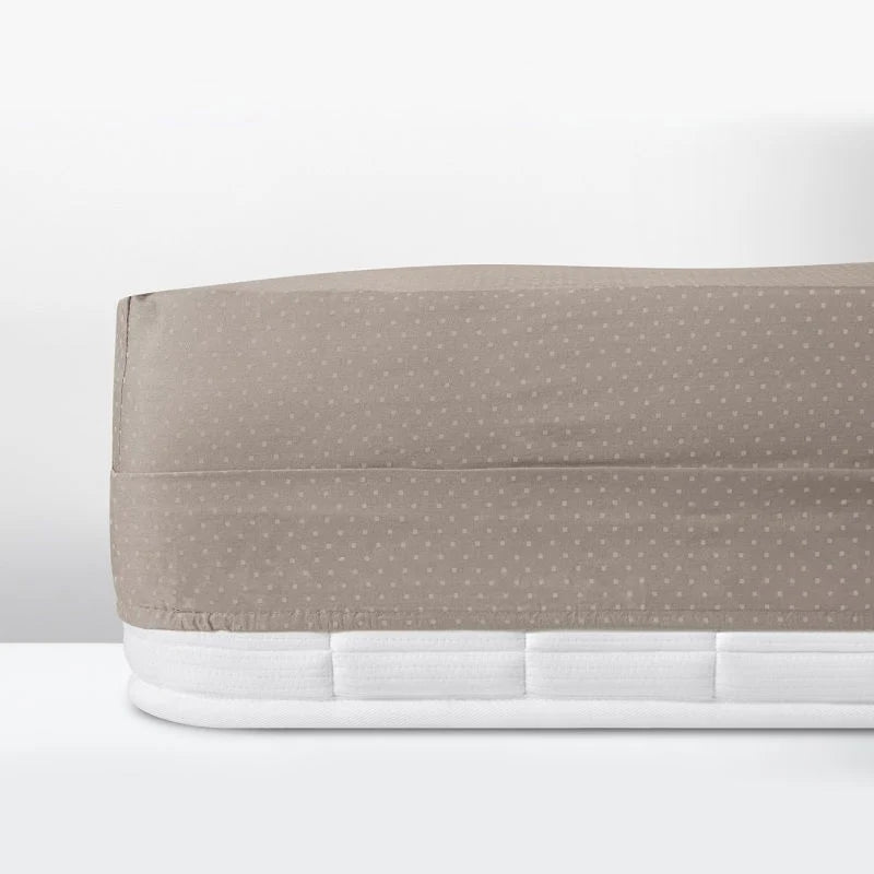 Fitted cotton 200tc sheet Cannon Imperial Dots